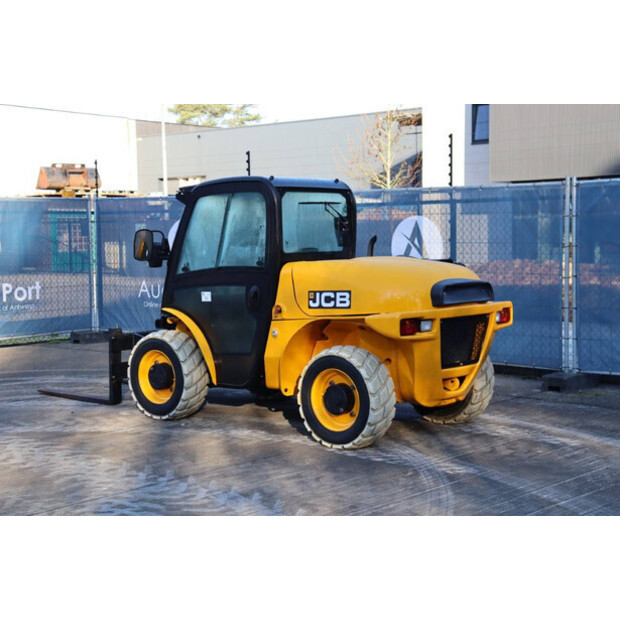 2019 JCB 520-40-45926747