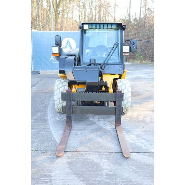 2019 JCB 520-40-45926751