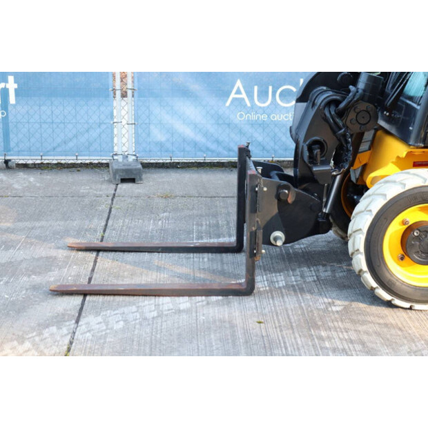 2019 JCB 520-40-45926753