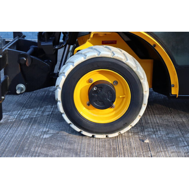 2019 JCB 520-40-45926757