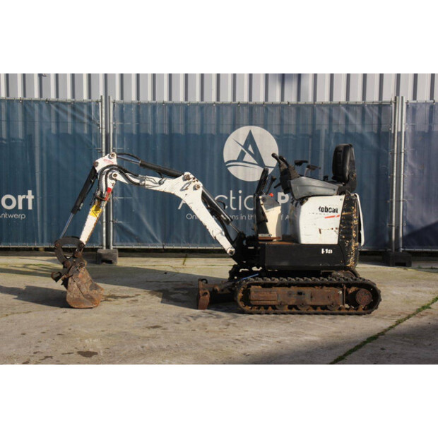 2015 بوبكات E10-45927238