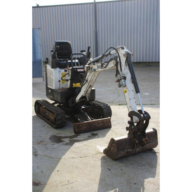 2015 بوبكات E10-45927242