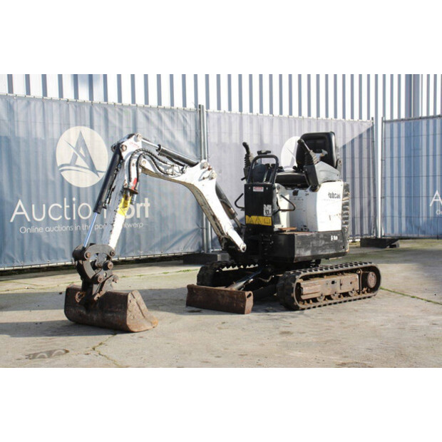 2015 بوبكات E10-45927244