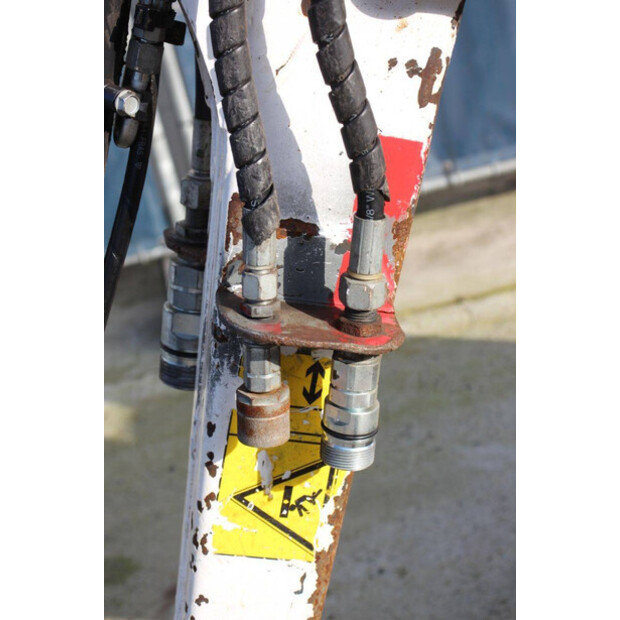 2015 بوبكات E10-45927251