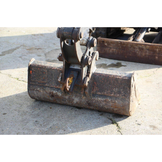 2015 بوبكات E10-45927252