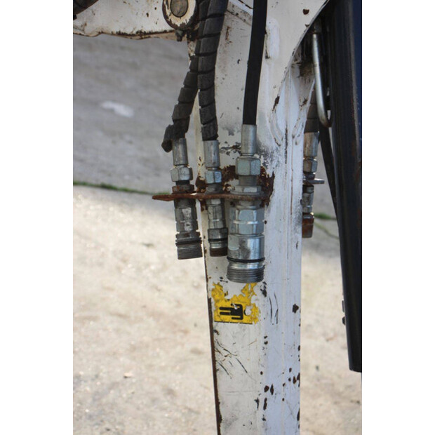 2015 بوبكات E10-45927253