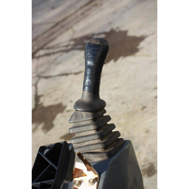 2015 بوبكات E10-45927267