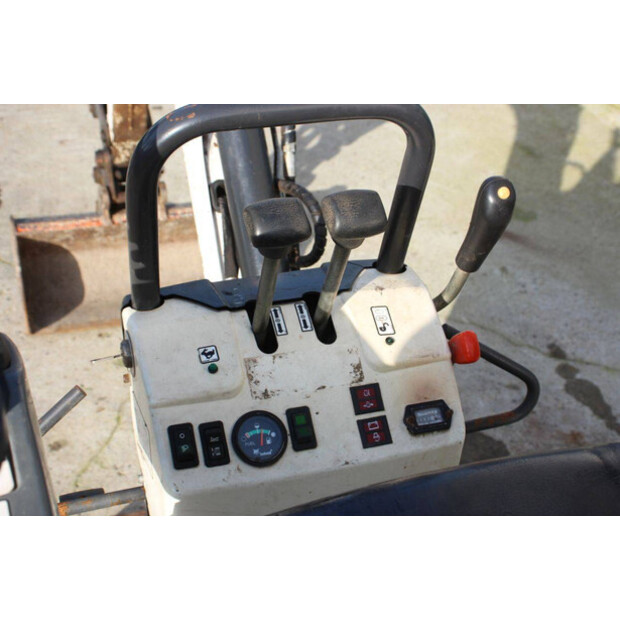 2015 بوبكات E10-45927268