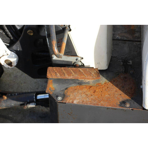 2015 بوبكات E10-45927269