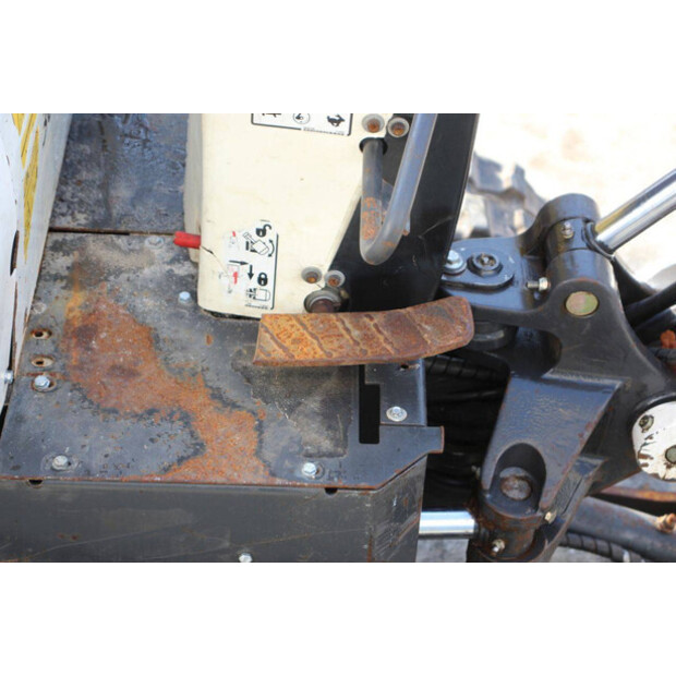 2015 بوبكات E10-45927270