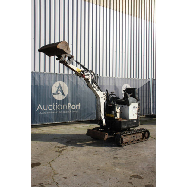 2015 بوبكات E10-45927272