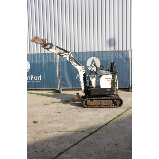 2015 بوبكات E10-45927273