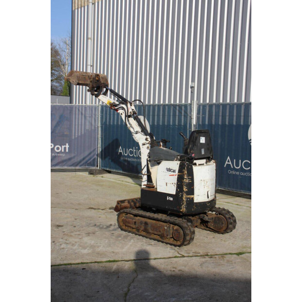 2015 بوبكات E10-45927274