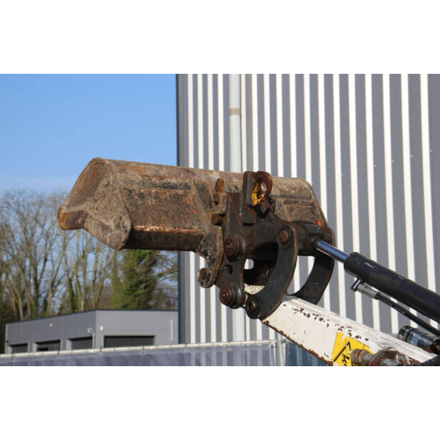 2015 بوبكات E10-45927275