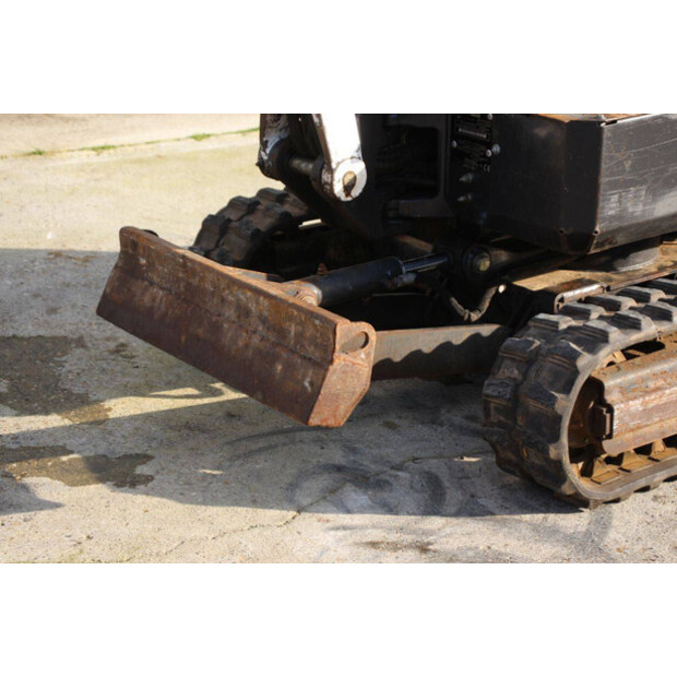 2015 بوبكات E10-45927276