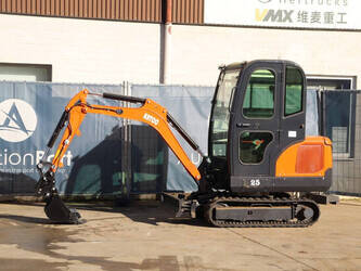 صورة ل حفارات مجنزرة كاتكو 25 للبيع في بلجيكا