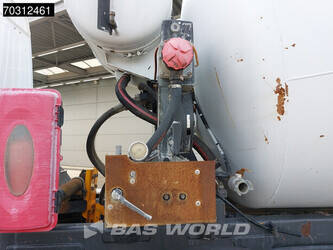 2016-mercedes-benz-arocs-3240-1431017-45927694