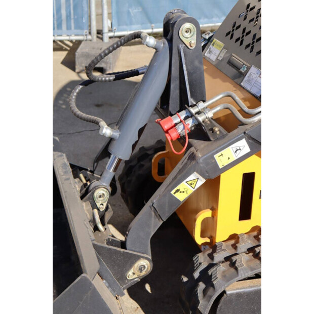 2025 LH T360-45927869