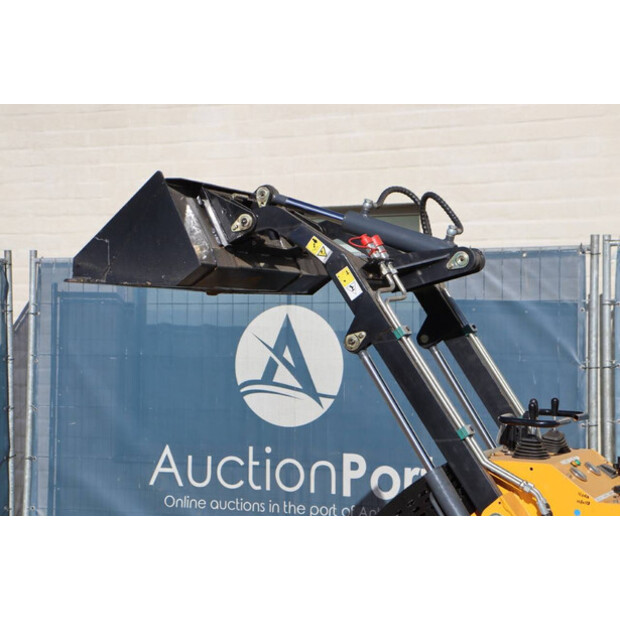 2025 LH T360-45927890