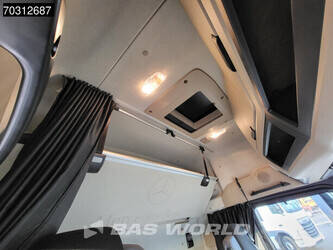 2017-mercedes-benz-actros-1842-1431023-45927910