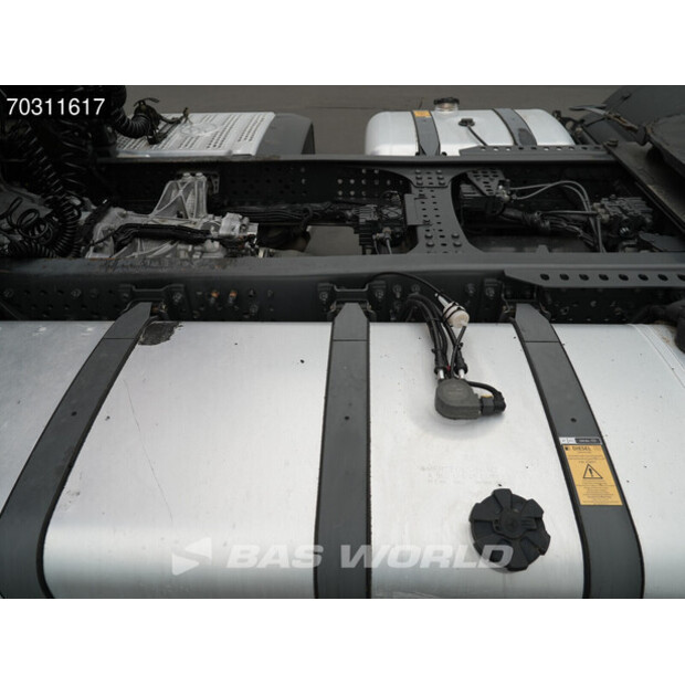 2022 Mercedes-Benz Actros 1842-45927973