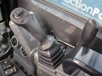 2019-kato-hd27-v4-45929096