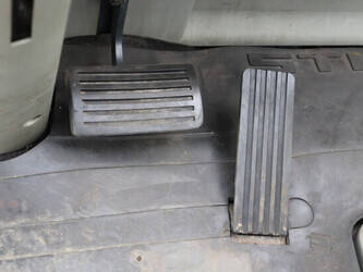 2006-still-r60-30-1431068-45929565