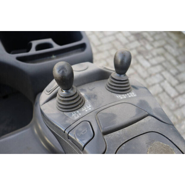 2016 ليندي E16-02-45929775