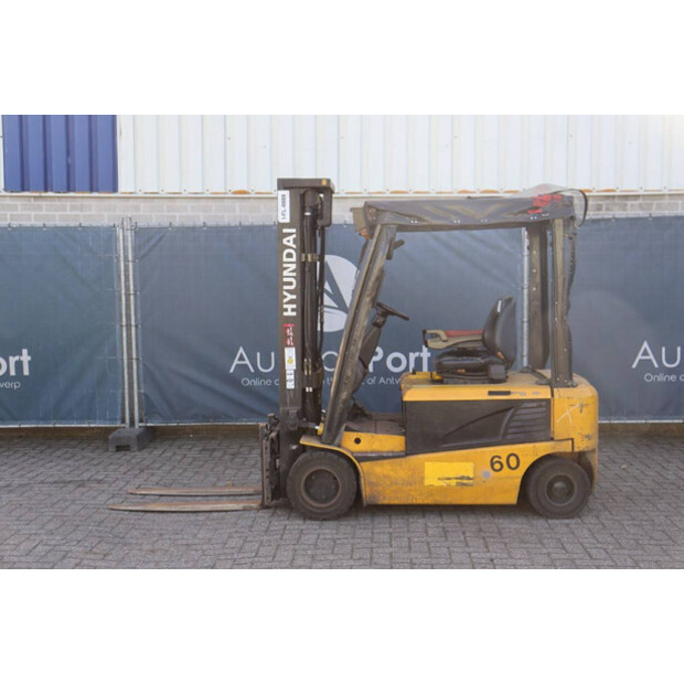 2011 هيونداي 20B-7-45929814