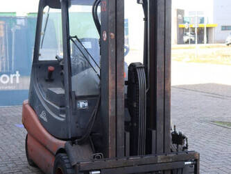 2003-linde-e30-02-1431078-45929850