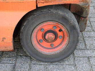 2003-linde-e30-02-1431078-45929859