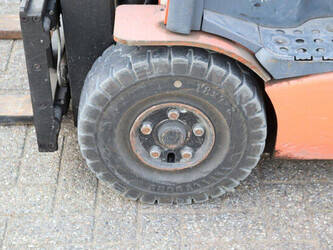 2012-toyota-8fbet16-1431088-45930154