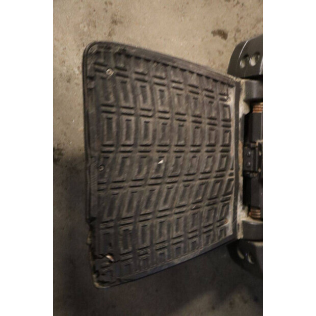 2016 بي تي SWE200D-45930610