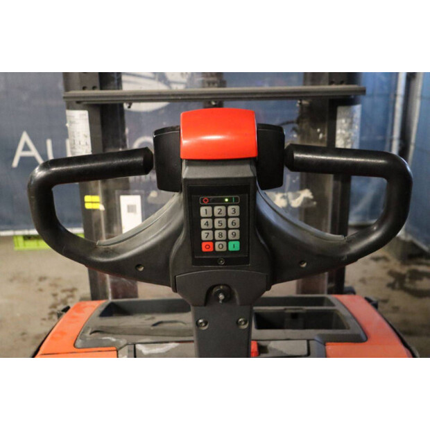 2013 BT SWE200D-45930639