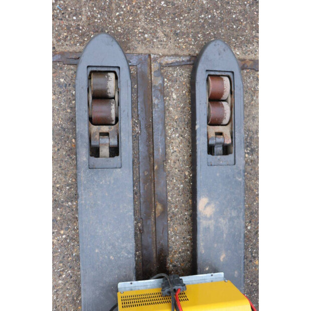 2015 BT SWE200D-45930693