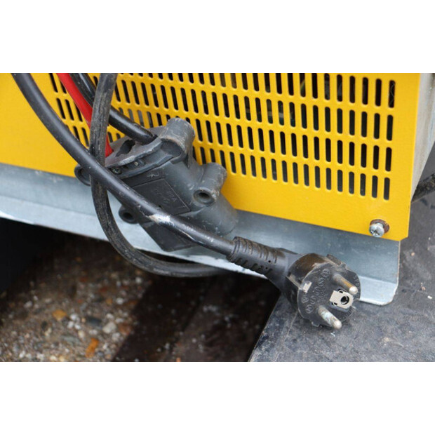 2015 BT SWE200D-45930696