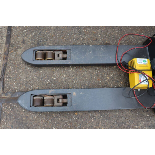 2016 BT SWE200D-45930790