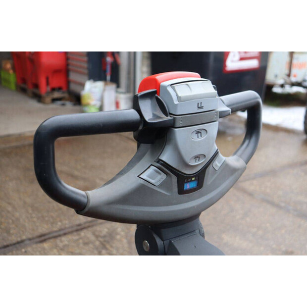 2016 BT SWE200D-45930800