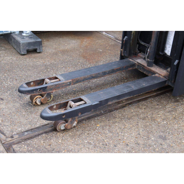 2016 BT SWE200D-45930807