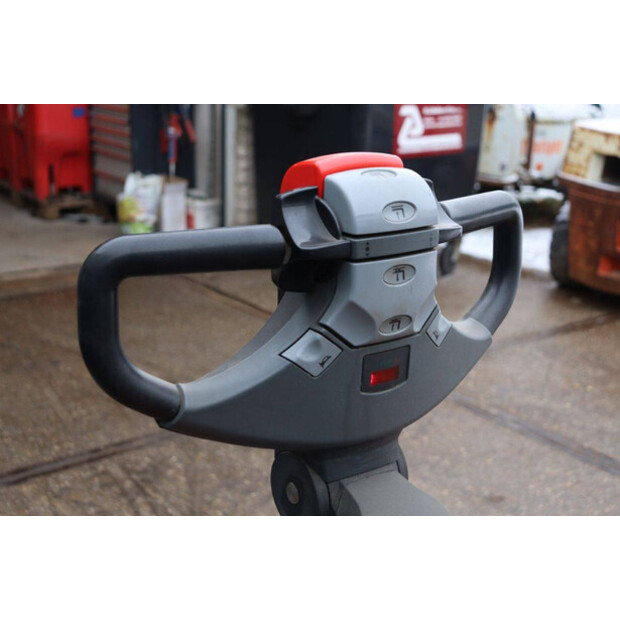 2015 BT SWE200D-45930875