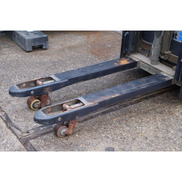 2015 BT SWE200D-45930881