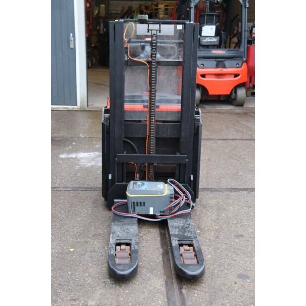 2013 BT SWE200D-45930892