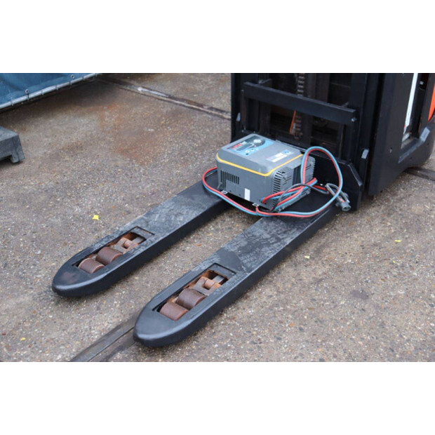 2013 BT SWE200D-45930894