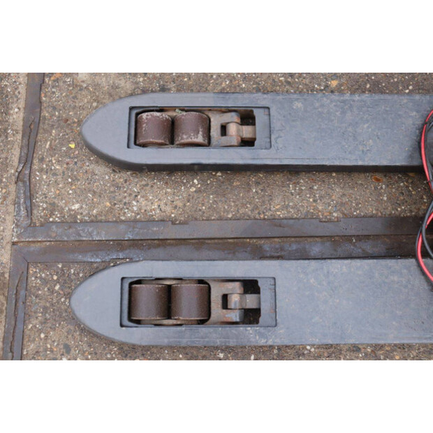 2015 بي تي SWE200D-45930927