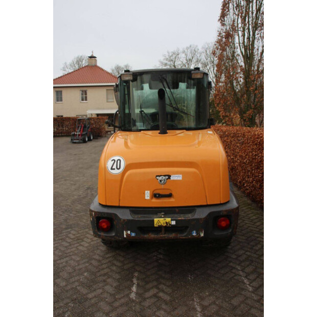 2017 CASE 121F-45931051