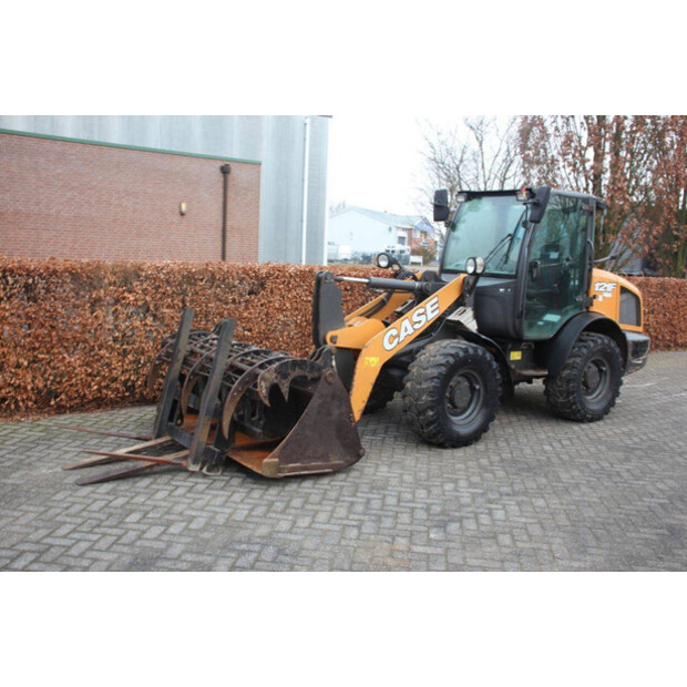 2017 CASE 121F-45931055