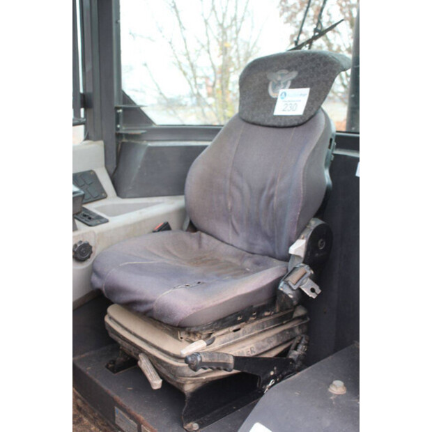 2017 CASE 121F-45931071