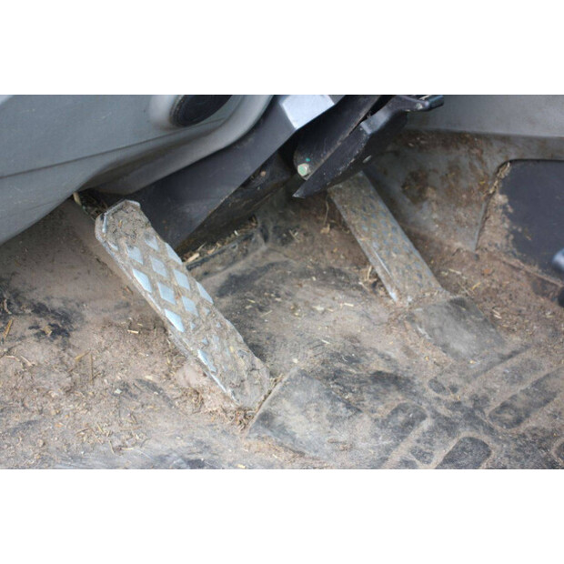 2017 CASE 121F-45931072