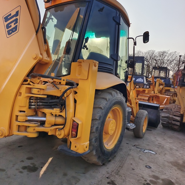 2022 JCB 3cx-45932685