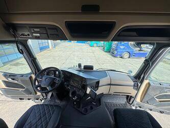 2018-mercedes-benz-actros-1845-1431223-45935958